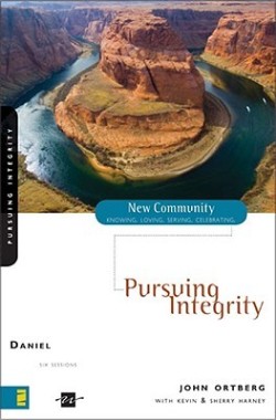 9780310280538 Daniel : Pursuing Integrity