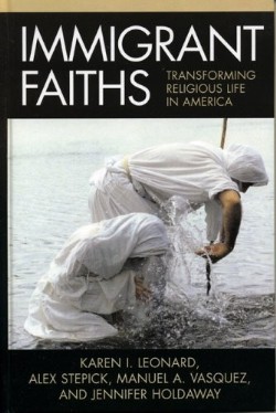 9780759108165 Immigrant Faiths : Transforming Religious Life In America