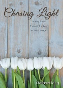 9781486612048 Chasing Light : Finding Hope Through The Loss Of Miscarriage