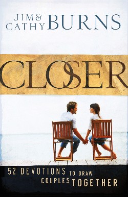 9780764208607 Closer : 52 Devotions To Draw Couples Together (Reprinted)