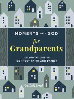 9781640702585 Moments With God For Grandparents