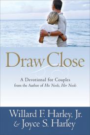 9780800723651 Draw Close : A Devotional For Couples